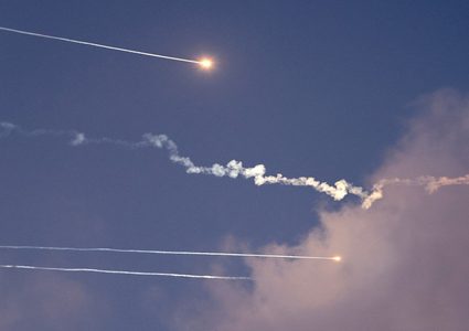 الحرس الثوري: الدفعة 14 من "الوعد الصادق" هجوم مركّب بالصواريخ والمسيرات