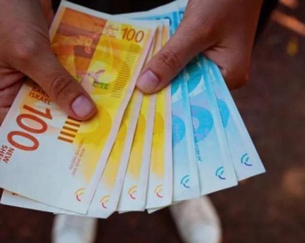 وزارة العمل تعلن صرف دفعة مالية لمساعدة عمال غزة الموجودين في المحافظات الشمالية