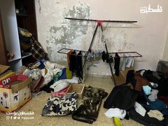 آثار الخراب الذي خلفه جيش الاحتلال خلال اقتحام منزل في مخيم بلاطة شرق نابلس.