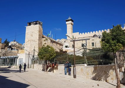 الاحتلال يغلق الحرم الإبراهيمي أمام المصلين لليوم الثامن