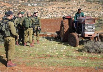 الاحتلال يستولي على جرار زراعي