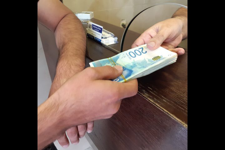 سلطة النقد: السماح بإيداع نقدي سريع تحت 5000 شيقل