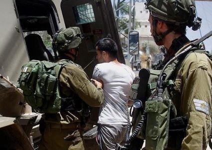 قوات الاحتلال تعتقل الصحفي عبد الناصر اللحام وتدمر محتويات منزله في مخيم الدهيشة