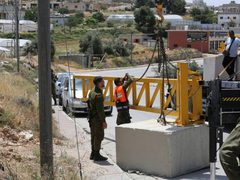 المنظمات الاهلية: اغلاق الضفة استمرار لجرائم مصائد منتظري المساعدات في قطاع غزة