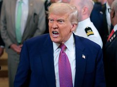 ترامب يلوّح بتغيير النظام في إيران بعد الضربات الأميركية على منشآت نووية