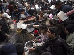 المنظمات الأهلية: إغلاق الضفة وجوع غزة جزء من حرب تصفية الوجود الفلسطيني