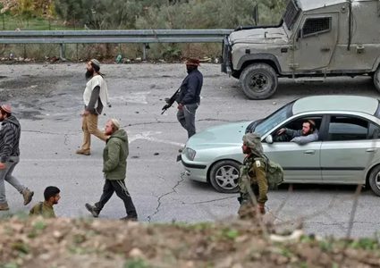 مستعمرون يسرقون مركبة غرب سلفيت