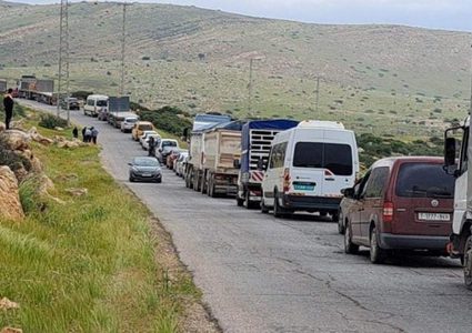 الاحتلال يغلق حاجز الحمرا ويعيق حركة المواطنين نحو الأغوار