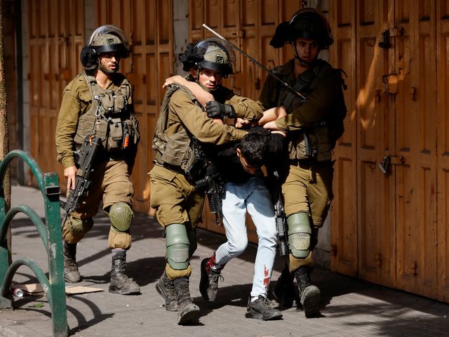 الاحتلال يشن حملة اعتقالات طالت طفلين في عناتا