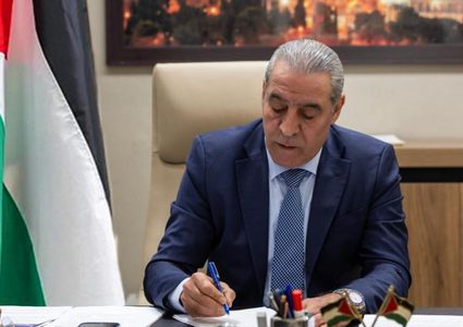 حسين الشيخ: عنف المستوطنين بحماية جيش الاحتلال هو قرار سياسي من حكومة الاحتلال