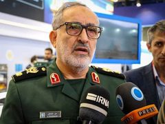 طهران تؤكد مقتل قائد عمليات "هيئة الأركان" متأثراً بجروحه