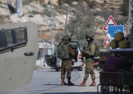 الاحتلال يعتقل مواطنا من قرية تل جنوب غرب نابلس