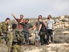 مستوطنون يواصلون أعمال تجريف في أراضي عقربا جنوب نابلس