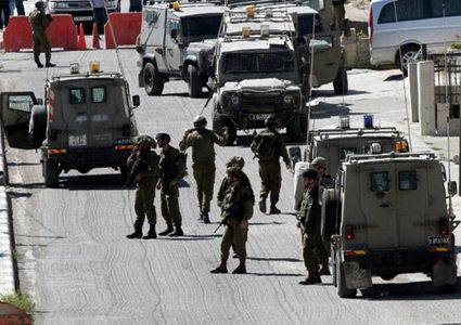 الاحتلال يحتجز صحفي من جنين على حاجز عسكري غرب نابلس