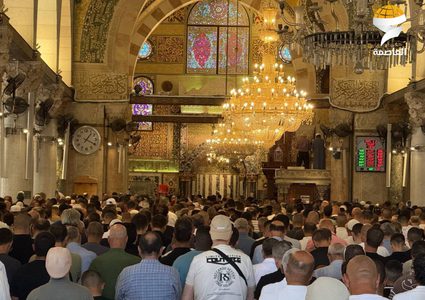 45 ألفا يؤدون صلاة الجمعة في المسجد الأقصى