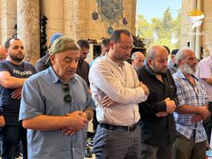 45 ألفا يؤدون صلاة الجمعة في المسجد الأقصى