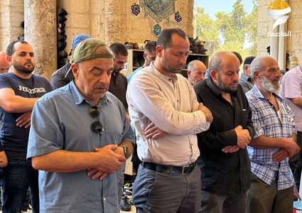 45 ألفا يؤدون صلاة الجمعة في المسجد الأقصى
