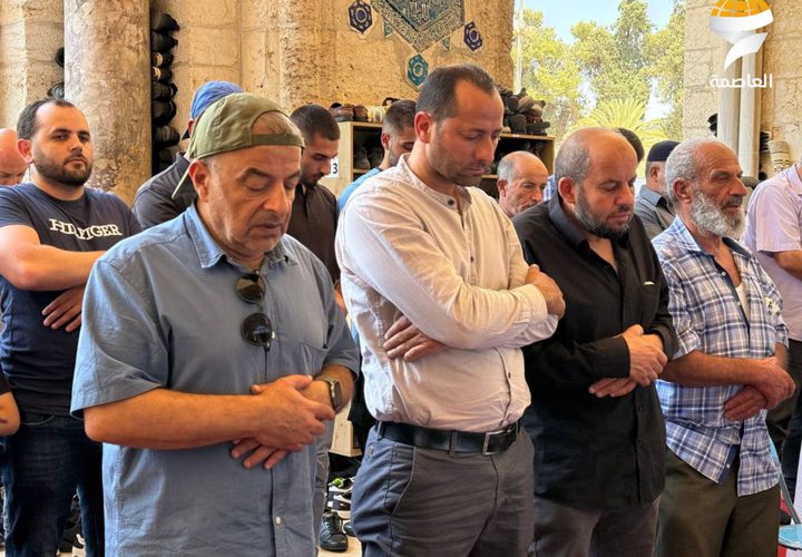 45 ألفا يؤدون صلاة الجمعة في المسجد الأقصى
