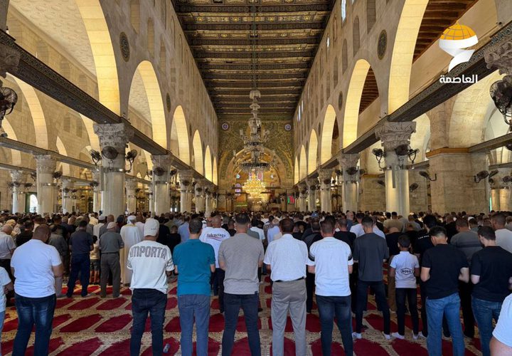 45 ألفا يؤدون صلاة الجمعة في المسجد الأقصى