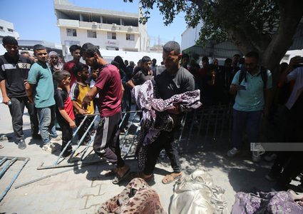 ١١ شهيدا في قصف خيام النازحين