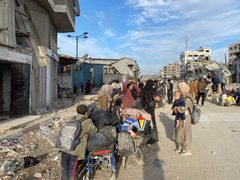 الاحتلال يجبر المواطنين على النزوح قسرا في غزة