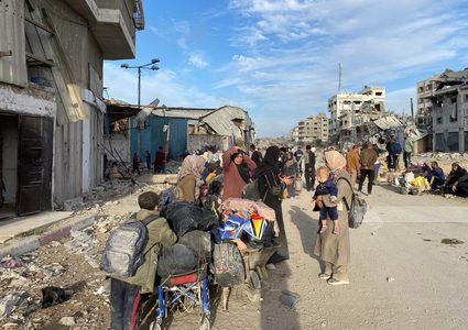 الاحتلال يجبر المواطنين على النزوح قسرا في غزة