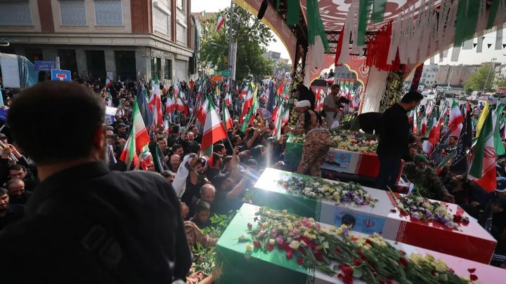حماس تشارك في مراسم تشييع شهداء إيران وتدين "الإرهاب الصهيوني المنظم"