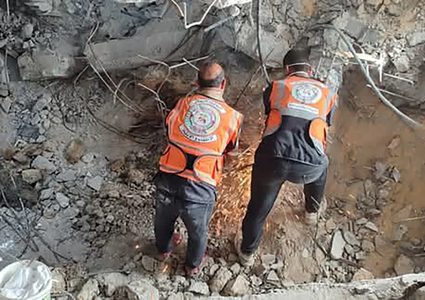 الدفاع المدني بغزة: الاحتلال يرتكب مجازر ويصعّد قصفه وسط عجز الطواقم