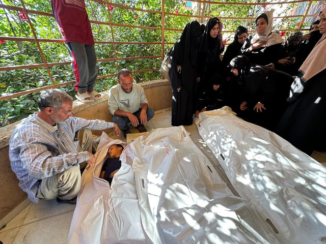 14 شهيدا في قصف للاحتلال على جباليا وخان يونس