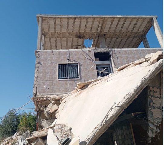 إسرائيل تواصل خروقاتها في لبنان: استهداف منزلين جنوب البلاد وخسائر مادية كبيرة