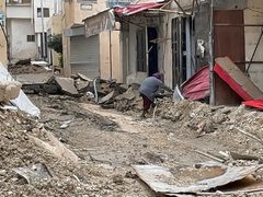 الاحتلال يهدم منازل ومحلات تجارية في محيط مستشفى جنين الحكومي