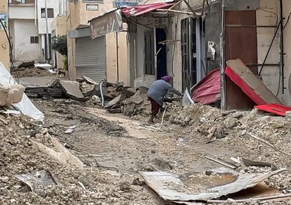 الاحتلال يهدم منازل ومحلات تجارية في محيط مستشفى جنين الحكومي