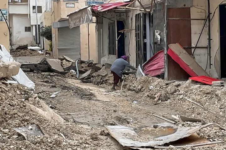 الاحتلال يهدم منازل ومحلات تجارية في محيط مستشفى جنين الحكومي