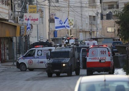 حملة اعتقالات في مخيم الفوار