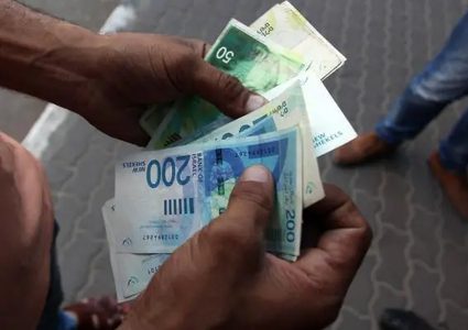 صرف الدفعة الثانية من رواتب الموظفين العموميين عن شهر نيسان اليوم الثلاثاء