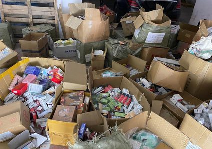 "الوقائي" يضبط مخزن أدوية طبية منتهية الصلاحية وغير مرخصة في محافظة الخليل