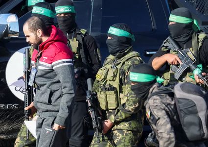 حماس تدرس مقترحات لوقف إطلاق النار ونتنياهو يتوعد بالقضاء الكامل عليها