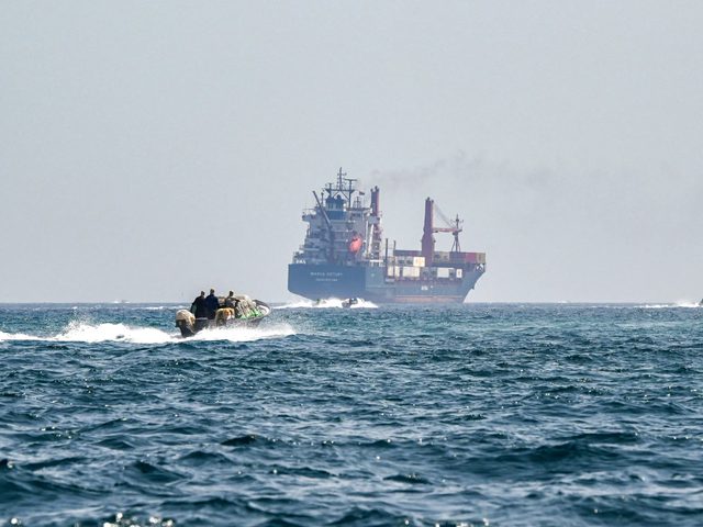 الحرس الثوري الإيراني يتوعد بالرد ويحذر من دعم غربي لإسرائيل