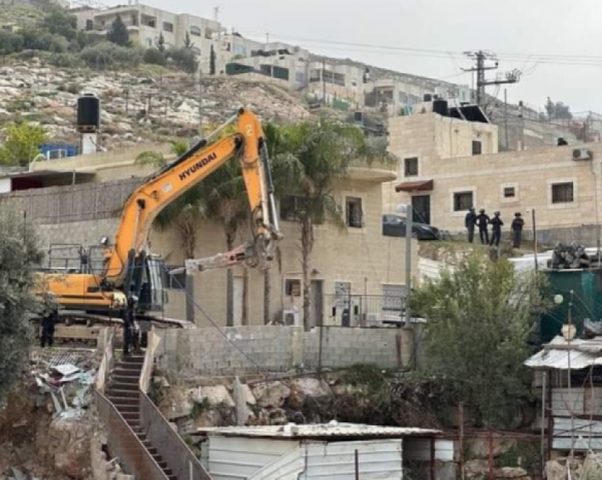 الاحتلال يمهل 22 عائلة بإخلاء منازلها للسيطرة على أراضيهم في صور باهر