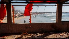 الغارديان: الاحتلال استخدم قنبلة وزنها 500 رطل باستهداف مقهى "الباقة" في غزة