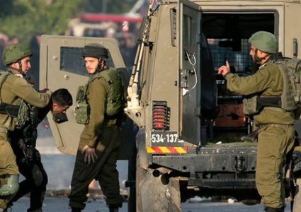 الاحتلال يعتقل شابين من جنين