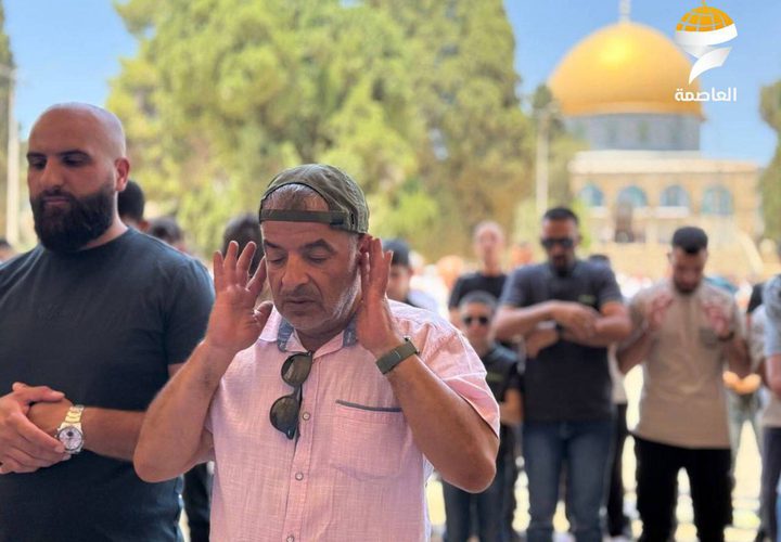 40 ألفا يؤدون صلاة الجمعة في المسجد الأقصى
