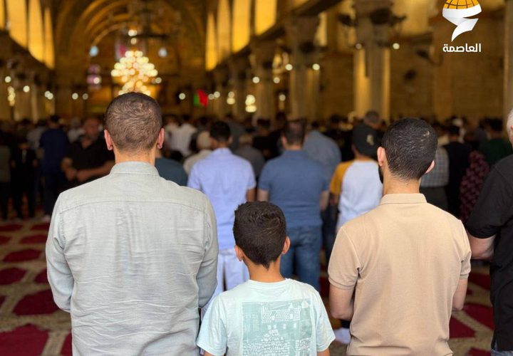 40 ألفا يؤدون صلاة الجمعة في المسجد الأقصى