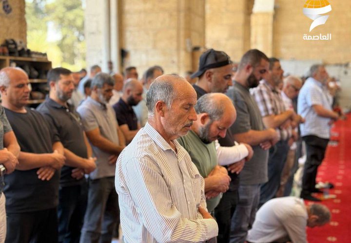 40 ألفا يؤدون صلاة الجمعة في المسجد الأقصى
