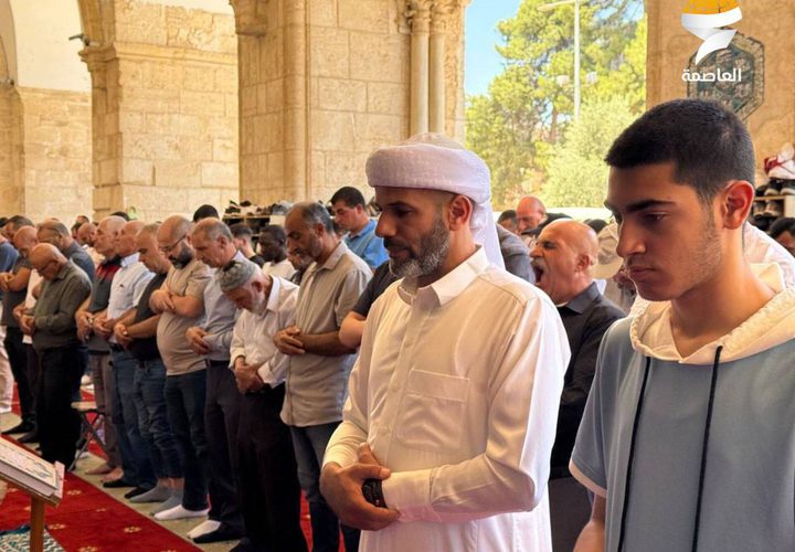 40 ألفا يؤدون صلاة الجمعة في المسجد الأقصى