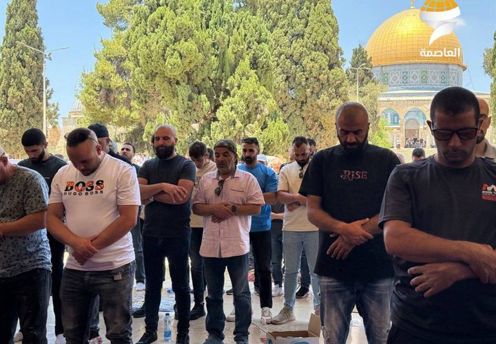 40 ألفا يؤدون صلاة الجمعة في المسجد الأقصى