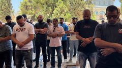 40 ألفا يؤدون صلاة الجمعة في المسجد الأقصى