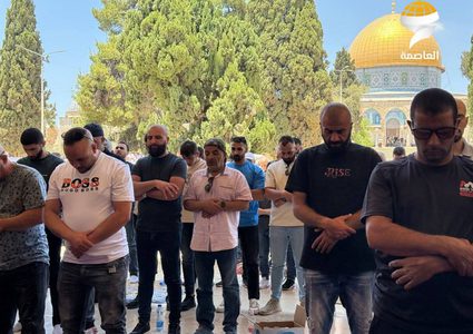 40 ألفا يؤدون صلاة الجمعة في المسجد الأقصى