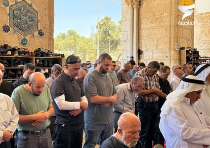 40 ألفا يؤدون صلاة الجمعة في المسجد الأقصى