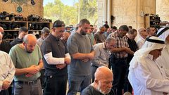 40 ألفا يؤدون صلاة الجمعة في المسجد الأقصى